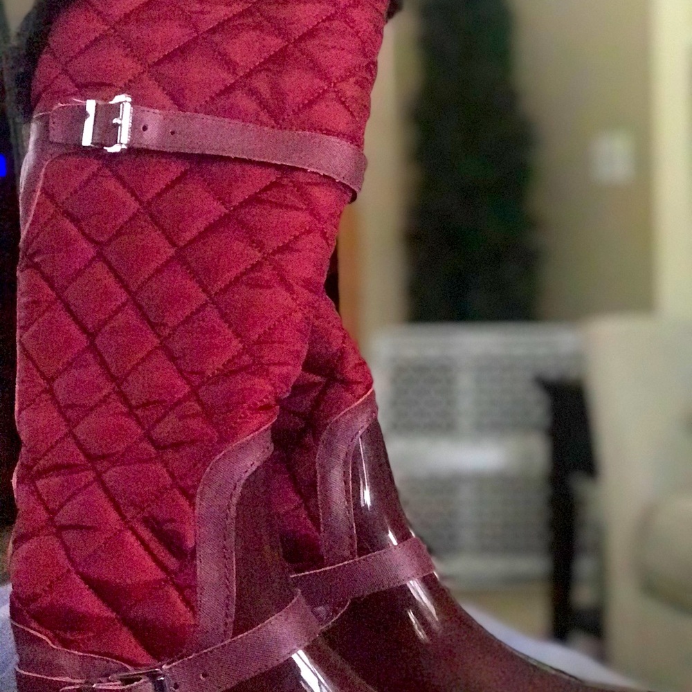 Michael Kors Red Fulton Quilted Rain/Snow Boots.  Size 10.  Reg.  $350.